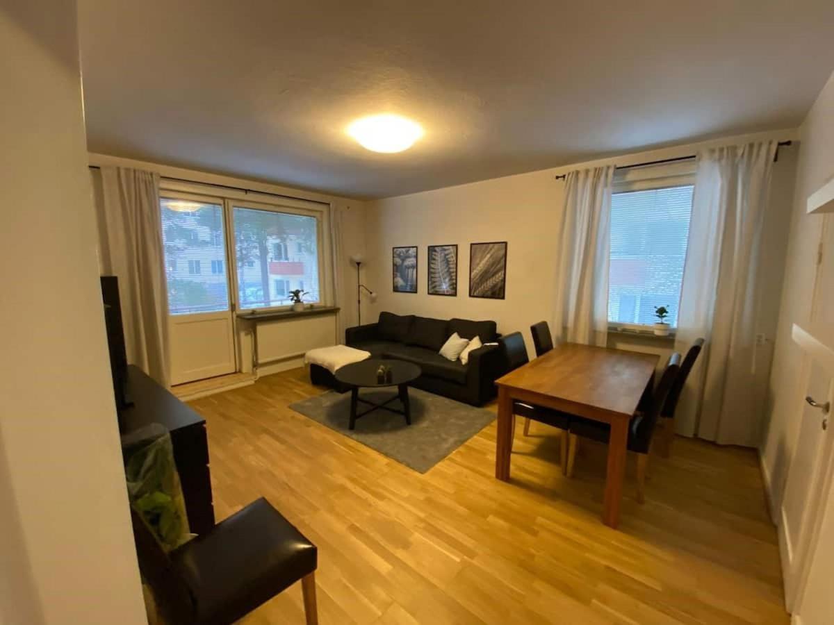 Ferienwohnung Flatin Erbjuder Laegenheter I Soedra Stockholm Exterior foto
