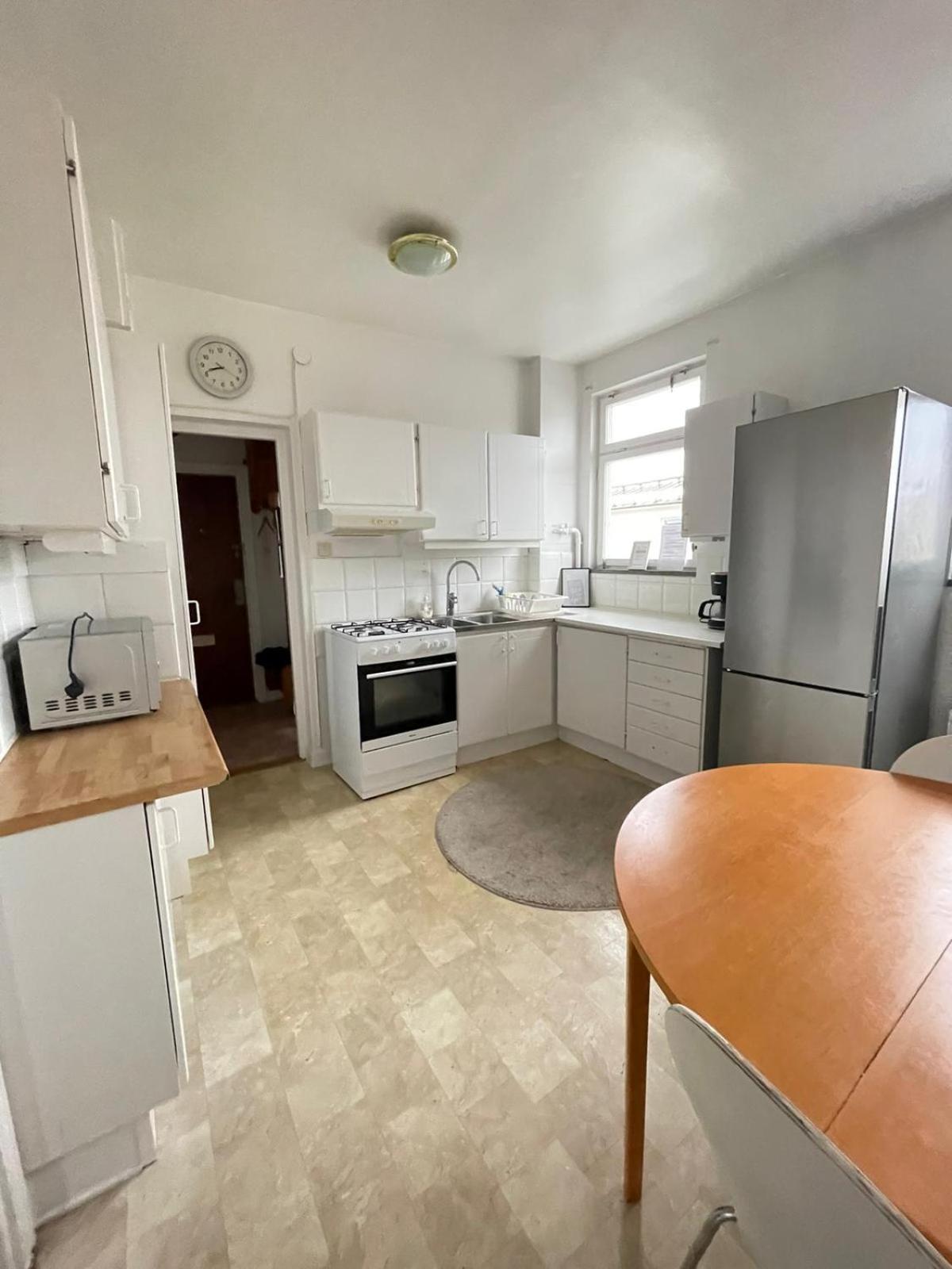 Ferienwohnung Flatin Erbjuder Laegenheter I Soedra Stockholm Exterior foto